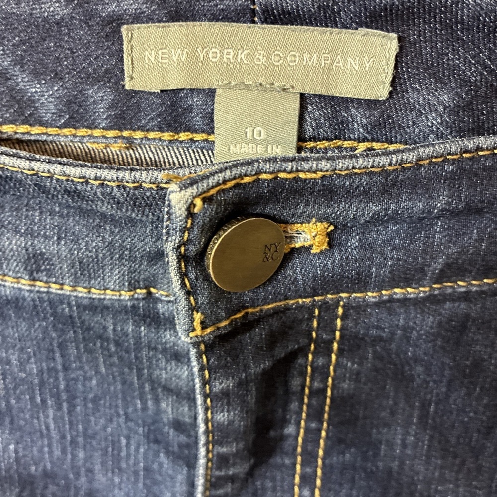 NEW YORK & COMPANY - SIZE: 10 Bermuda‎ Jean Shorts